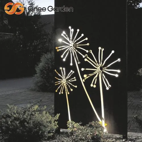 „Corten Steel“ lauko privatumo ekranas su kiaulpienių raštu